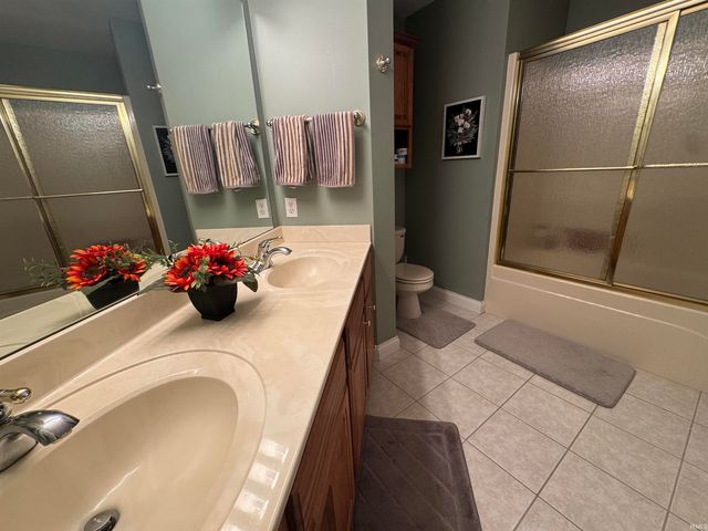 6100 Pebble Stone Drive, Evansville, IN 47715