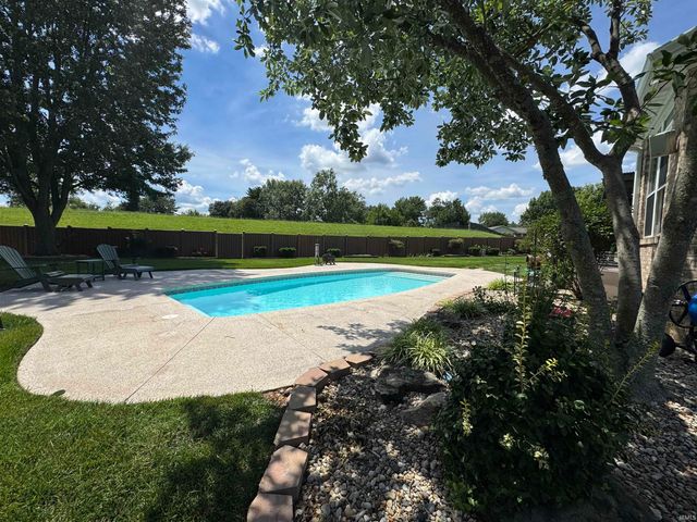 6100 Pebble Stone Drive, Evansville, IN 47715
