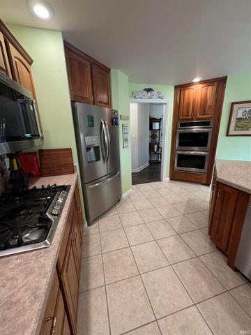 6100 Pebble Stone Drive, Evansville, IN 47715