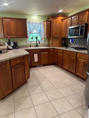 6100 Pebble Stone Drive, Evansville, IN 47715