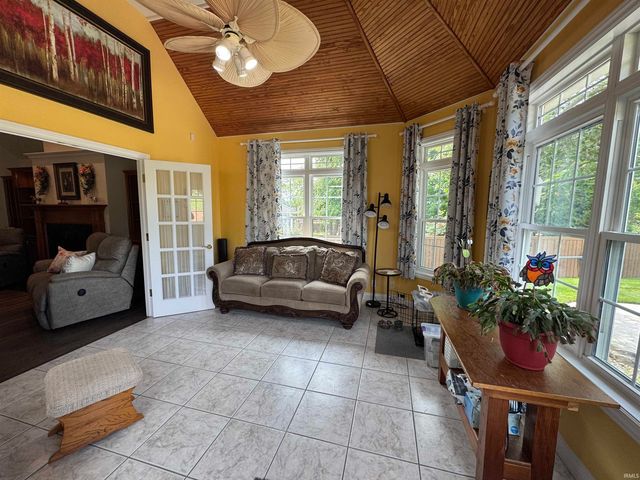 6100 Pebble Stone Drive, Evansville, IN 47715