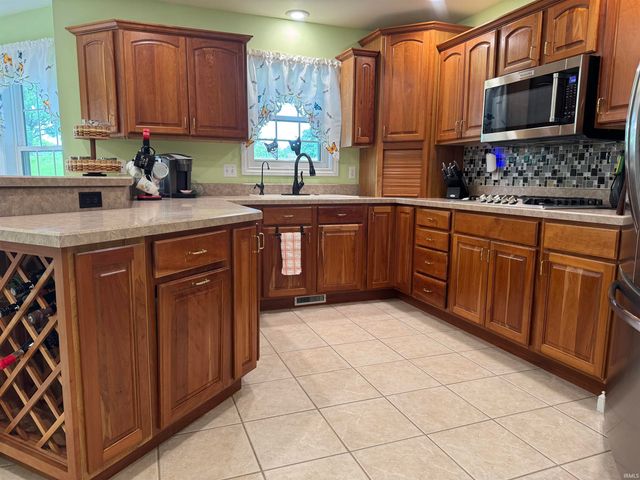 6100 Pebble Stone Drive, Evansville, IN 47715