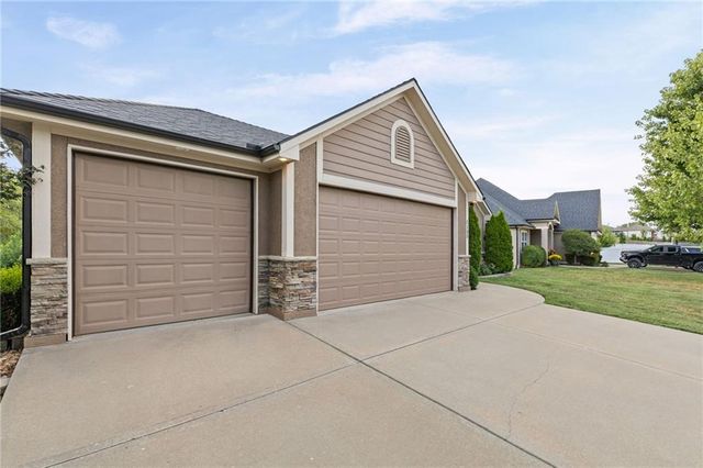 2135 NE Sparta Drive, Blue Springs, MO 64029