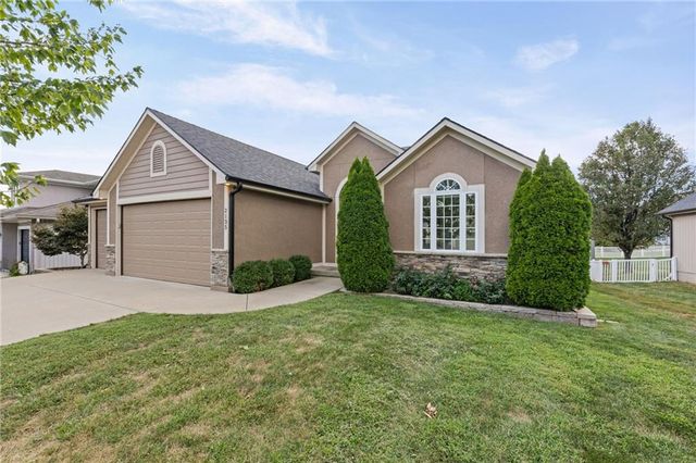 2135 NE Sparta Drive, Blue Springs, MO 64029