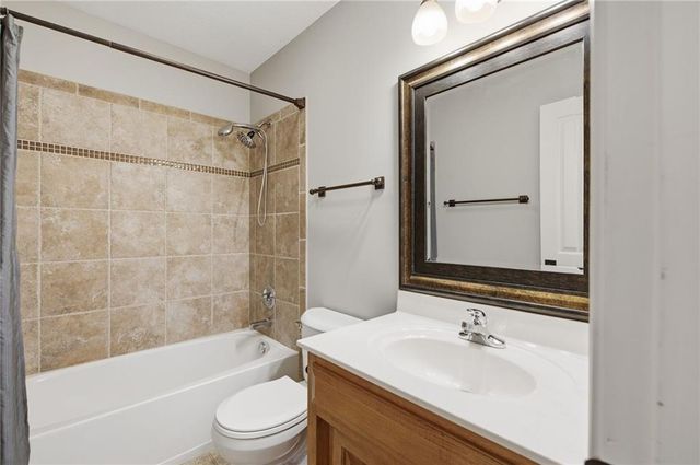 2135 NE Sparta Drive, Blue Springs, MO 64029