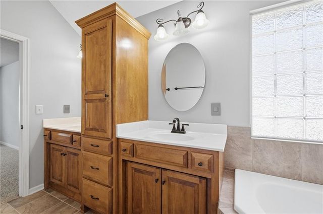 2135 NE Sparta Drive, Blue Springs, MO 64029