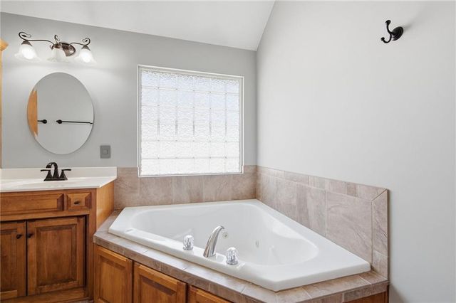2135 NE Sparta Drive, Blue Springs, MO 64029