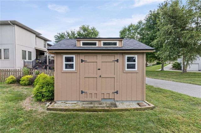 2135 NE Sparta Drive, Blue Springs, MO 64029