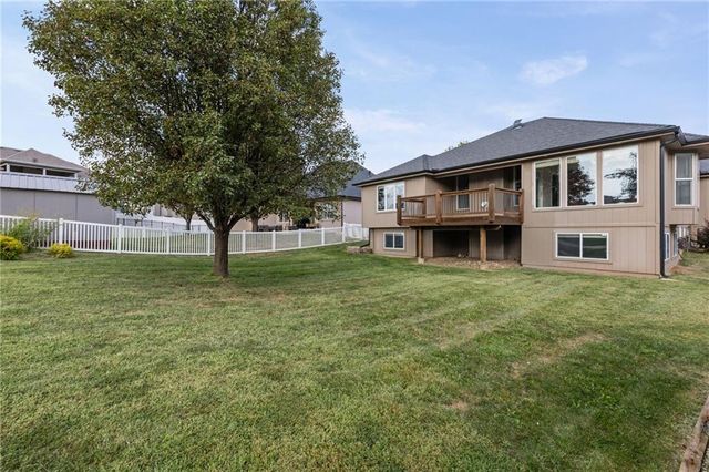2135 NE Sparta Drive, Blue Springs, MO 64029