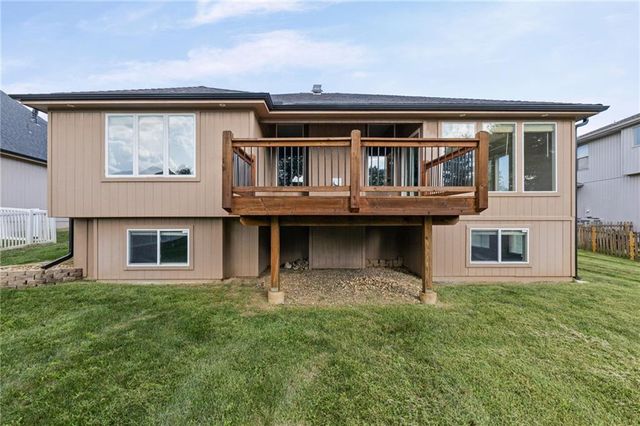 2135 NE Sparta Drive, Blue Springs, MO 64029