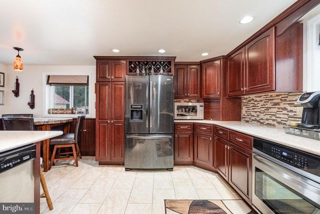 29 PARK DR, Grantville, PA 17028