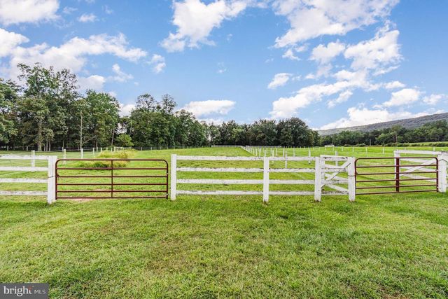 29 PARK DR, Grantville, PA 17028