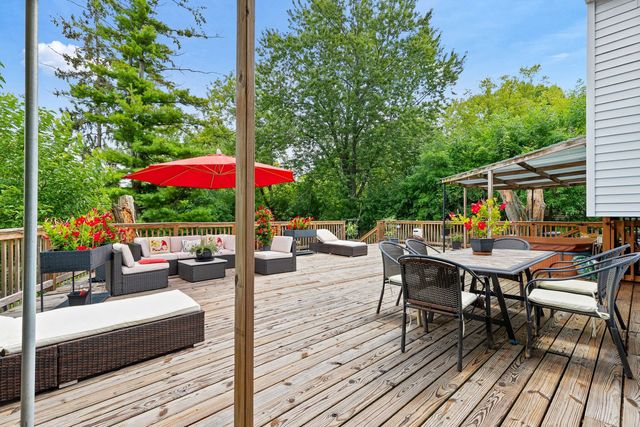 850 Silverwood Court, Lake Zurich, IL 60047