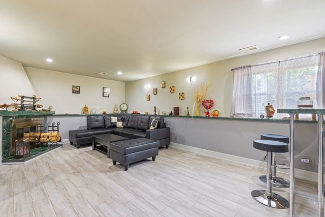 850 Silverwood Court, Lake Zurich, IL 60047