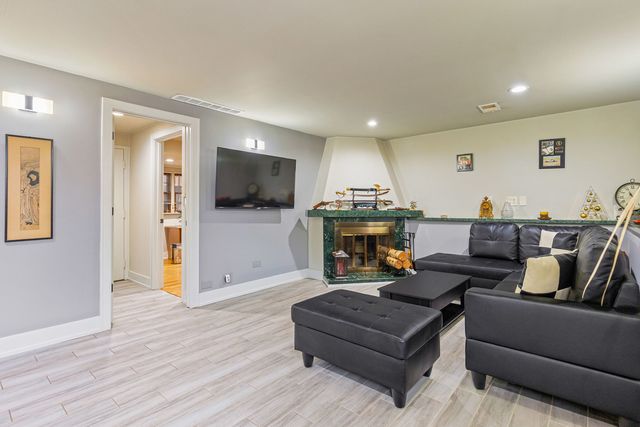 850 Silverwood Court, Lake Zurich, IL 60047