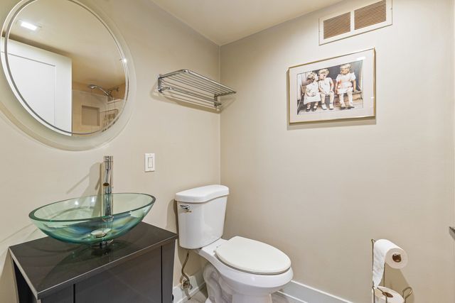 850 Silverwood Court, Lake Zurich, IL 60047