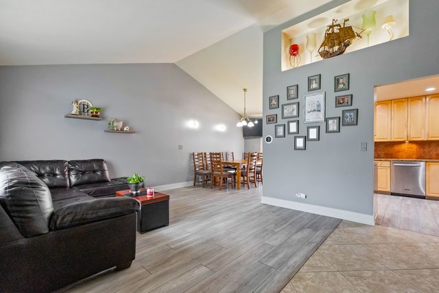 850 Silverwood Court, Lake Zurich, IL 60047