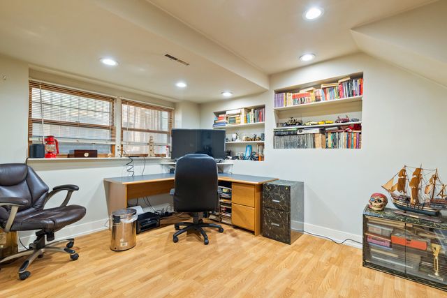 850 Silverwood Court, Lake Zurich, IL 60047