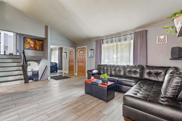 850 Silverwood Court, Lake Zurich, IL 60047
