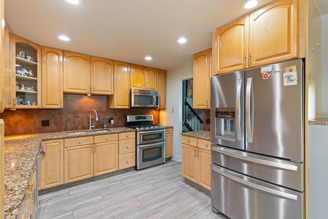 850 Silverwood Court, Lake Zurich, IL 60047