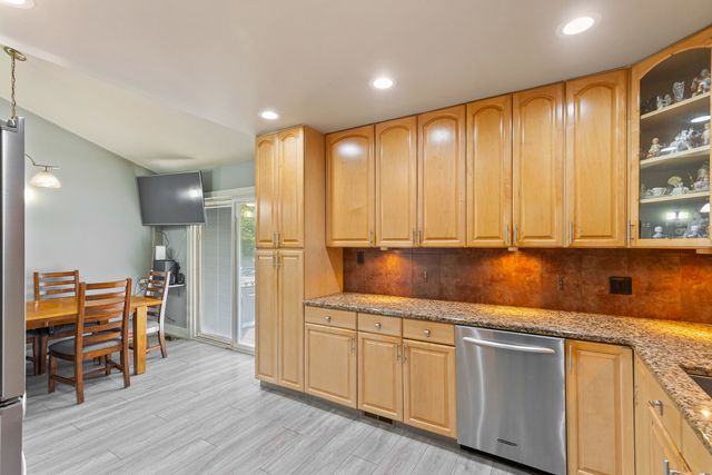 850 Silverwood Court, Lake Zurich, IL 60047
