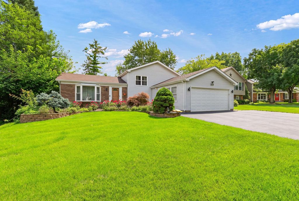 850 Silverwood Court, Lake Zurich, IL 60047