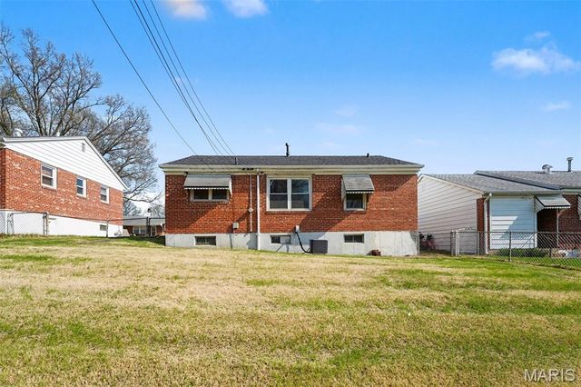 7417 Ray Avenue, St Louis, MO 63116