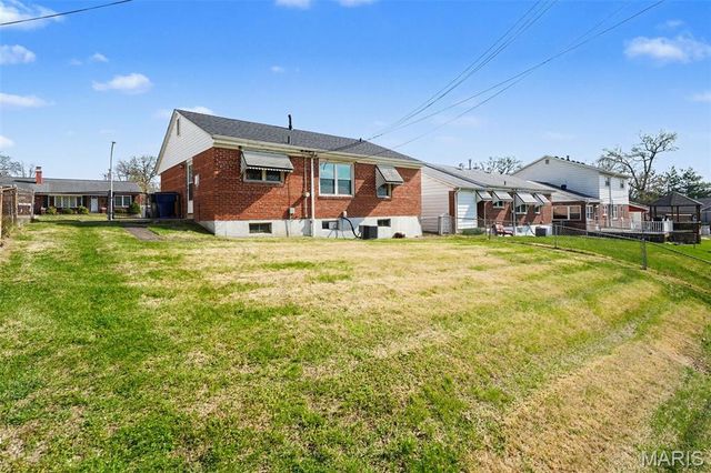 7417 Ray Avenue, St Louis, MO 63116