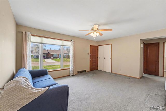 7417 Ray Avenue, St Louis, MO 63116