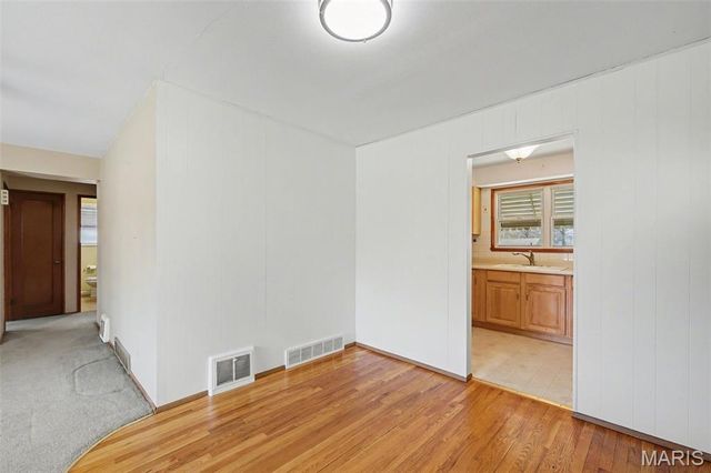 7417 Ray Avenue, St Louis, MO 63116