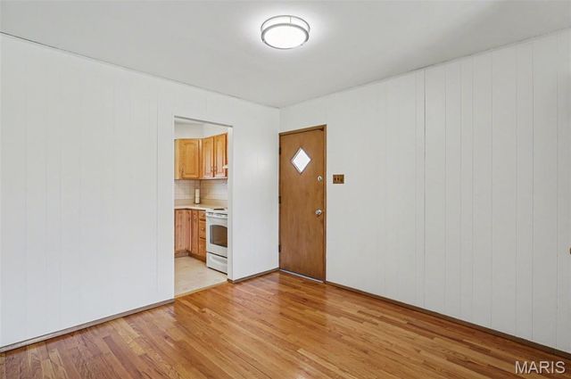 7417 Ray Avenue, St Louis, MO 63116