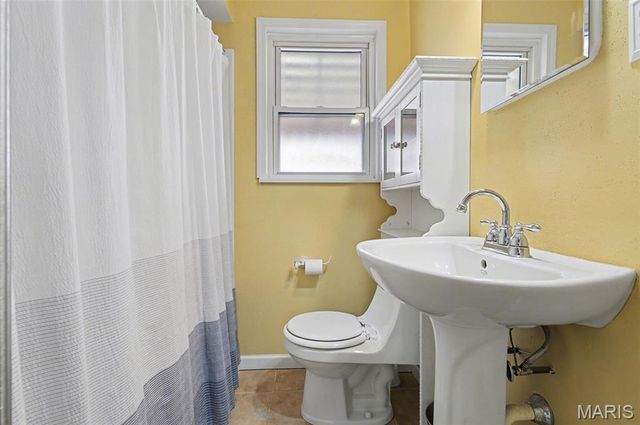 7417 Ray Avenue, St Louis, MO 63116