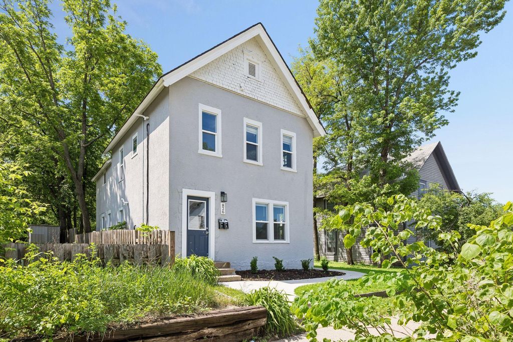 826 20th Avenue NE, Minneapolis, MN 55418