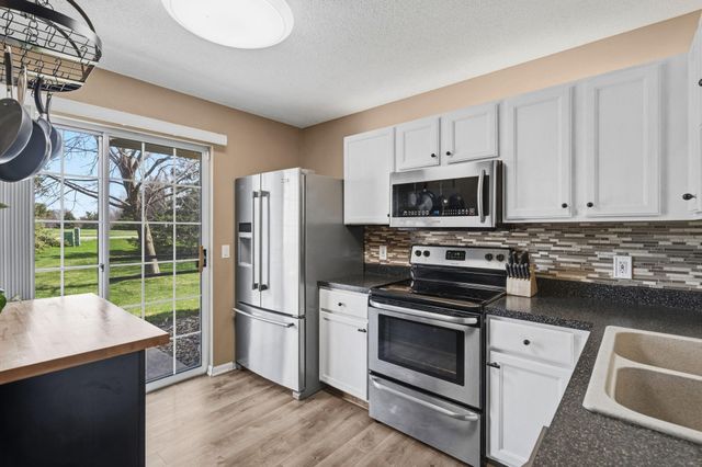 14597 Evergreen Trail 64, Apple Valley, MN 55124