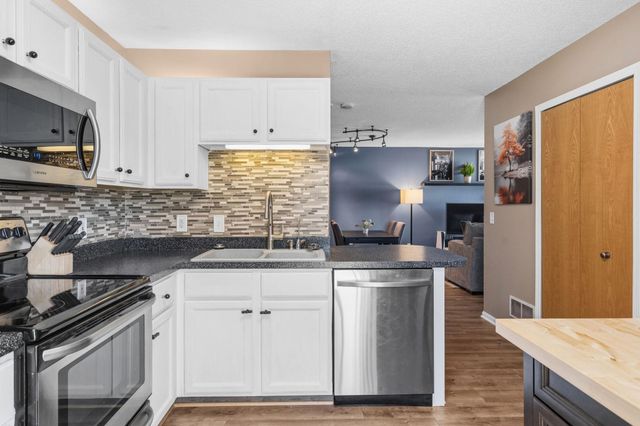 14597 Evergreen Trail 64, Apple Valley, MN 55124