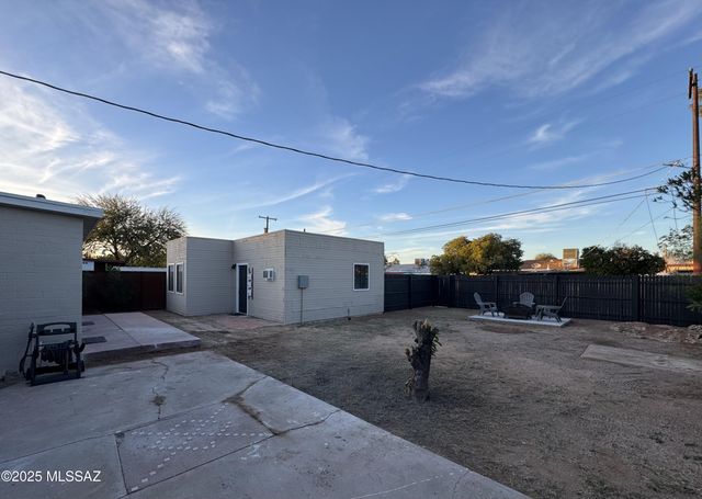 2601 E Eastland Street, Tucson, AZ 85716