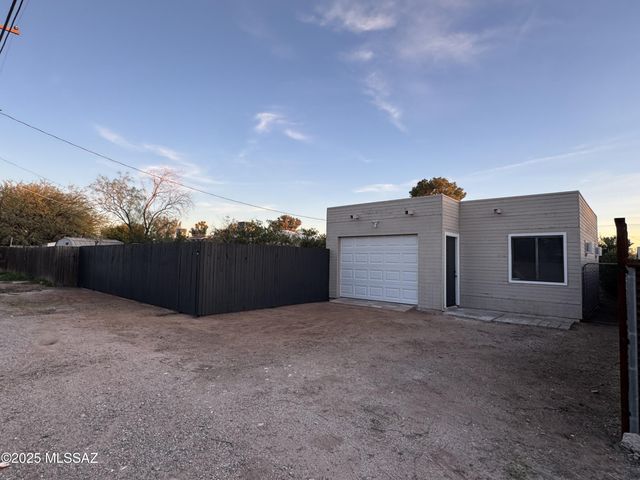 2601 E Eastland Street, Tucson, AZ 85716