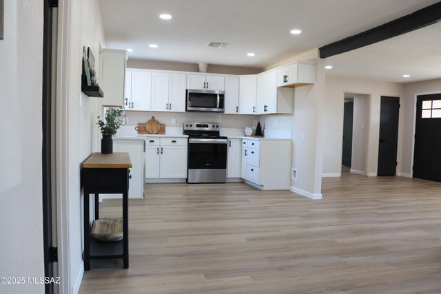 2601 E Eastland Street, Tucson, AZ 85716