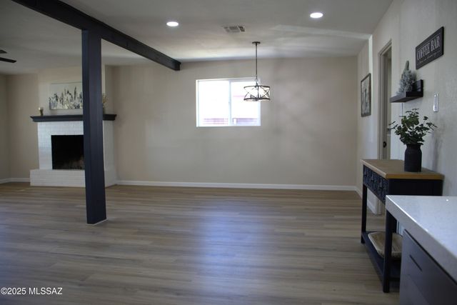 2601 E Eastland Street, Tucson, AZ 85716