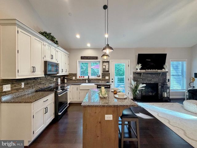 9347 STONESTREET RD, La Plata, MD 20646