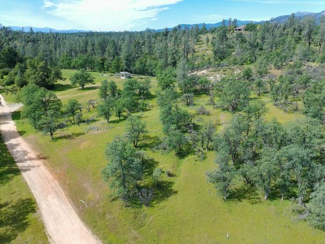 15203 Diggins Way, Redding, CA 96001