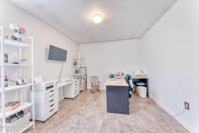 12513 W Canterbury Drive, Ocean Springs, MS 39564