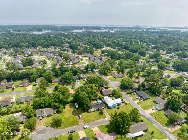 12513 W Canterbury Drive, Ocean Springs, MS 39564