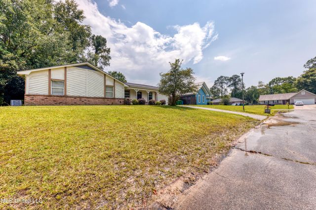 12513 W Canterbury Drive, Ocean Springs, MS 39564