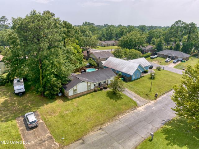 12513 W Canterbury Drive, Ocean Springs, MS 39564