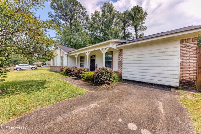 12513 W Canterbury Drive, Ocean Springs, MS 39564