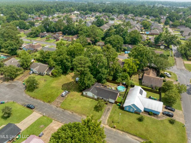 12513 W Canterbury Drive, Ocean Springs, MS 39564