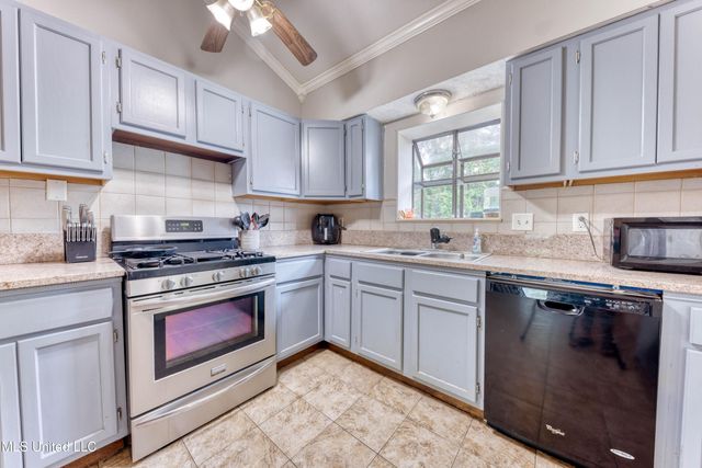 12513 W Canterbury Drive, Ocean Springs, MS 39564