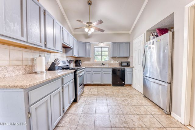 12513 W Canterbury Drive, Ocean Springs, MS 39564