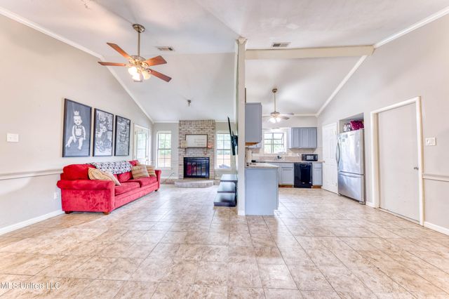 12513 W Canterbury Drive, Ocean Springs, MS 39564